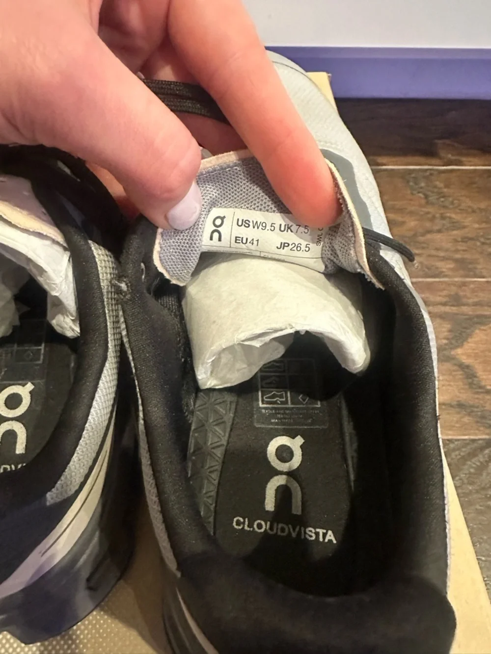 On Cloudvista Running Shoes - size 9.5 - Picture 2 of 7